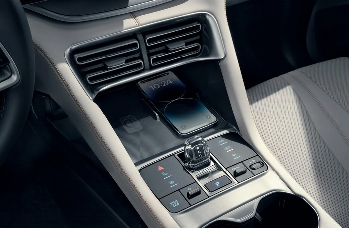 BYD SONG PLUS EV Смартфонға арналған сымсыз қуаттау құрылғысы